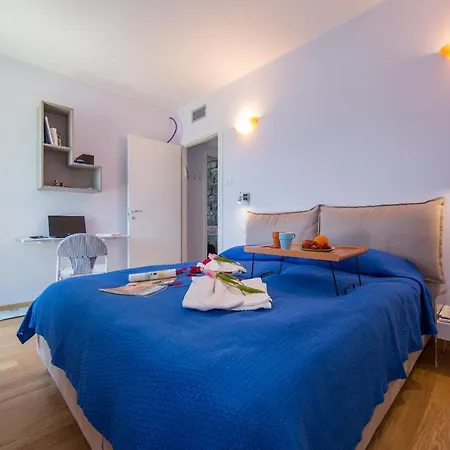 Appartamento Molino Nuovo Sleeps 4 Pool San Siro (Lombardy)